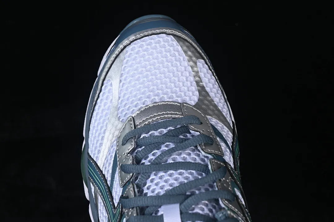 Gel Cumulus 16 White/Ironclad